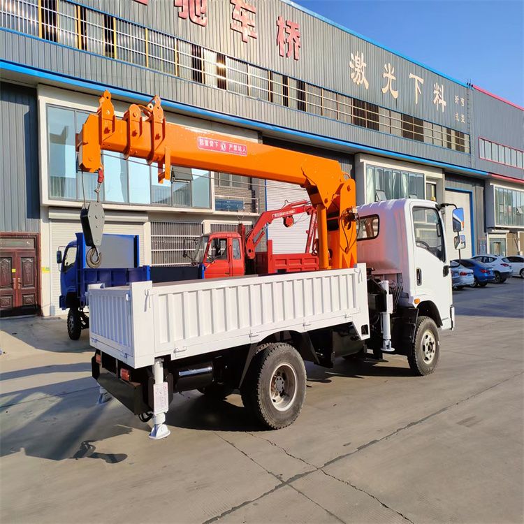 内丘县三轮随车吊定制 农用改装机自备吊中瑞长期出售